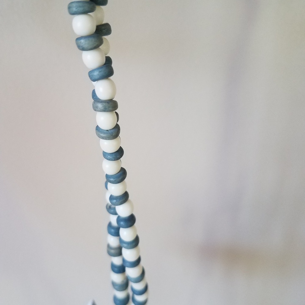Cat necklace white blue beads double strands - Picture 5 of 6